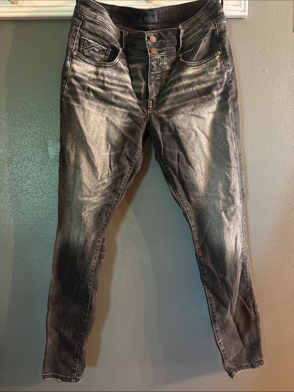 Buckle Black Women’s Distressed Skinny Jean